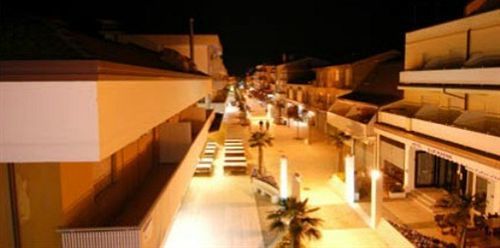 Aparthotel Esperya Lignano Sabbiadoro Exterior foto